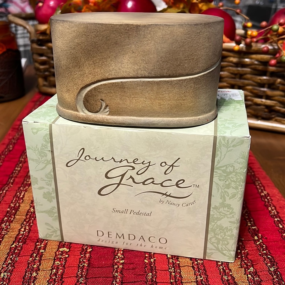Journey of Grace Small Pedestal by Nancy Carter 2003 NWT